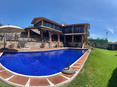 casa en venta - hermosa residencia estilo mexicano con vista al lago