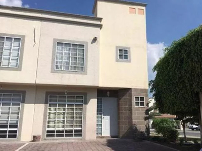 Casa En Fraccionamiento, En La Colonia Cuesta Bonita, En Querétaro Rv8/di