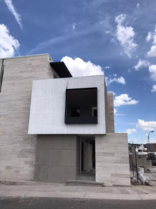 Casa En Venta En Colinas De Juriquilla, Diseño De Autor, Esq