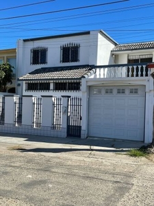 Casa en venta en playas de Tijuana secc jardín