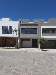 Casas en venta - 105m2 - 3 recámaras - Zapopan - $3,800,000