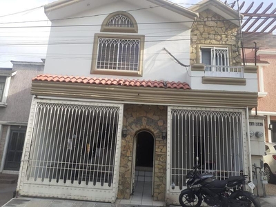 Casas en venta - 112m2 - 6+ recámaras - Monterrey - $2,690,000