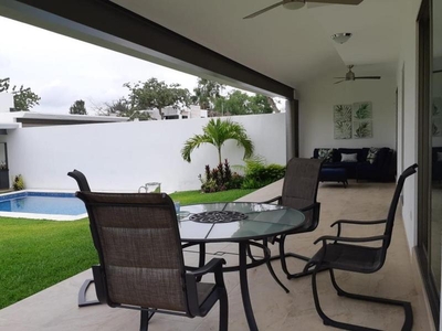 CASA EN VENTA CON ALBERCA PROPIA, JARDIN,NUEVA,3 RECAMARAS EN BURGOS CUERNAVACA