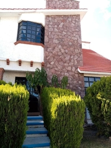 CASA EN VENTA EN CLUB DE GOLF TEQUISQUIAPAN CON ESTUDIO