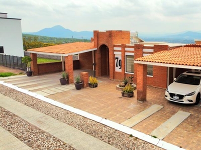 Casas en venta - 376m2 - 5 recámaras - Fraccionamiento Vista Real y Country Club - $6,990,000