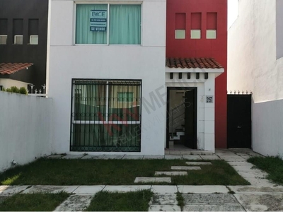 Venta de casa en el Fraccionamiento Urbano Bonanza, Metepec, Estado de México