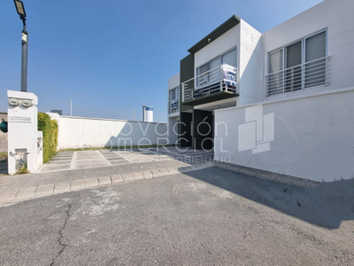 Casa En Renta En Valle De Juriquilla, Con Sala De Tv, En Con