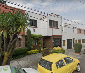 Casa En Venta En La Colonia Clavería, Azcapotzalco, A Precio De Remate Bancario