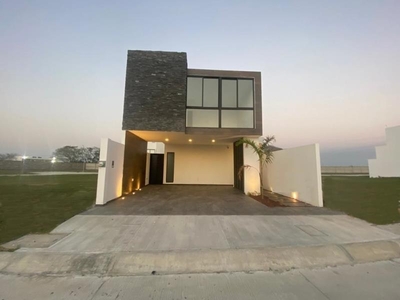 Casa Sola En Venta Residencial Lomas Del Dorado