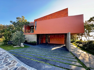 Exclusiva Casa en Venta El Cielo Country Club, Tlajomulco