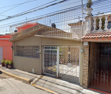 Hermosa Casa De Especial Hipotecario En Villas De Las Flores, Coacalco.