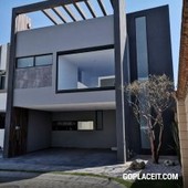 Casa en Venta en esquina de 323 m2 en Parque Querétaro, Cascatta, onamiento Lomas de Angelópolis