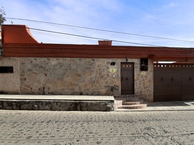 Casa cercana al centro de Tequisquiapan, en calle principal