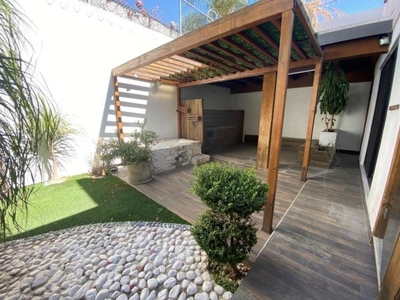 Casa en venta en Aguascalientes zona norte, a 1 cuadra de Av Universidad