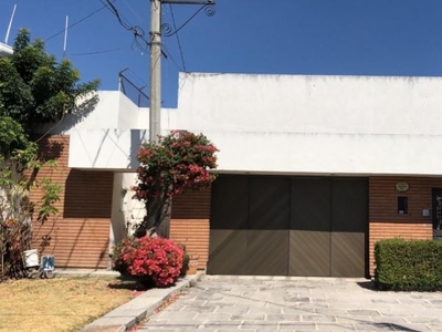 EN VENTA CASA DE UNA PLANTA EN PRIVADA COLONIA ARBIDE