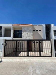 Casa al norte de la ciudad, $2,580,000, a 3 minutos de Colosio