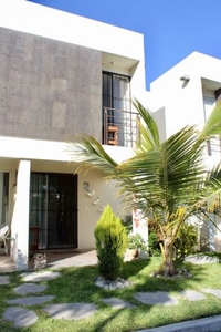 CASA AMUEBLADA CON ALBERCA EN VENTA A 15 MIN DE CUERNAVACA