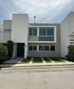 CASA EN VENTA EN RUSCELLO AL NORPONIENTE DE AGUASCALIENTES (MAGGIE)