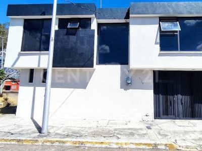 VENTA DE CASA EN JARDINES DE SAN MANUEL, PUEBLA.