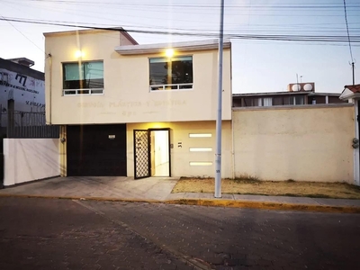 Doomos. Casa en Renta Sobre Calle En Metepec A Una Calle De Centro Medico