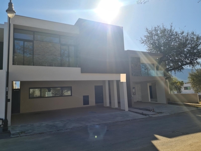 Doomos. Casa en VENTA, CARRETERA NACIONAL, MONTERREY