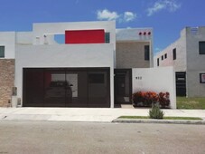 casa de 2 pisos con 3 recámaras a la venta - las américas mérida, yucatán