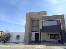 casa nueva en renta o venta- 200 m2 de jardin - lomas de angelopolis 2