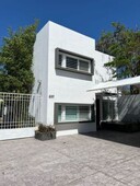 casa ubicada en la zona residencial de gran santa fe