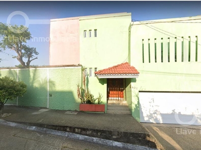 Doomos. Casa en Venta en calle Estado de México, Col. Petrolera, Coatzacoalcos, Ver.