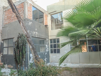 Doomos. Casa en venta para remodelar en centro historico en San Miguel de Allende.