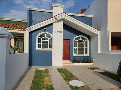 Casa de 1 piso en coto recién remodelada por jardines del valle