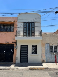 Casa en Venta Oblatos, Guadalajara, Remodelada, 3 Niveles.