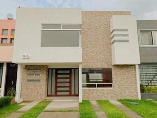 Casa en venta Calle Camino Viejo A Villa Cuauhtémoc 227-227, Residencial Hacienda San José, Toluca, México, 50210, Mex