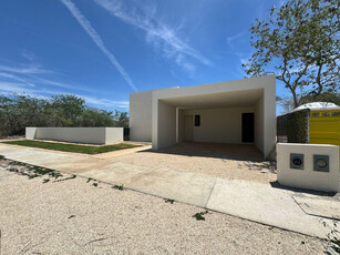 Casa En Venta En Mérida, Privada Dzidzil-há, Modelo 568, Abril 2023.