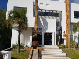 Casa En Venta En Villas Del Regency, Jurica, Con 4 Niveles C