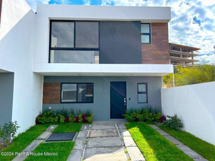 Casa Nueva En Venta, Frente A La Universidad Anáhuac Zibatá, Querétaro