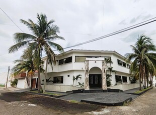 Doomos. Casa con alberca en venta en Costa de Oro Boca del Río Veracruz