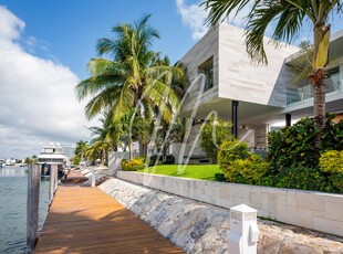 Doomos. Casa en Venta en Avenida Puerto Cancun