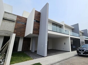 Doomos. Casa nueva en venta en residencial palmira zona country