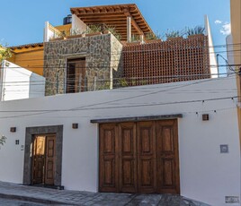 Doomos. PRECIOSA CASA POR ESTRENAR EN SAN MIGUEL DE ALLENDE. SUP. 219.40 m2