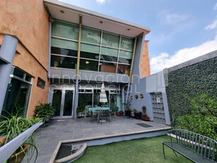 Edificio De Oficinas En Venta En Lomas De Querétaro, Con Rec