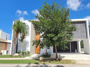 Residencia En Renta En Mérida, Yucatán Country Club, Privada Toh, Lista.