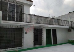 Casa Duplex en Venta en la Av. Ruiz Cortines, Ecatepec, Con Seguridad y amplias vías de acceso.