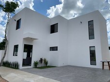 Casa en la zona norte de Mérida, con excelentes acabados y piscina