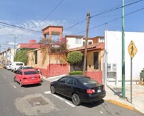 HERMOSA CASA EN AV CENTENARIO