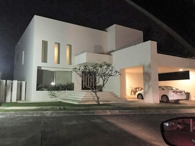 Casa En Venta De 3 Recámaras, Sala Tv, Piscina, Villa Magna, Cancún