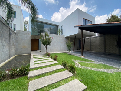 ESPECTACULAR RESIDENCIA EN EL PALOMAR EN VENTA