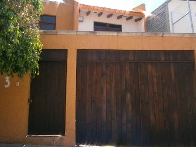 HERMOSA CASA EN FRACCIONAMIENTO PASEO DE LAS LOMAS $1,590,00