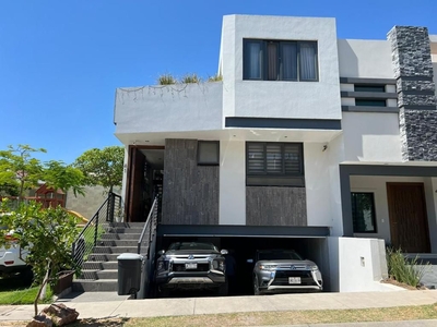 RESIDENCIA CON ROOF GARDEN A LA VENTA EN LA CIMA ZAPOPAN