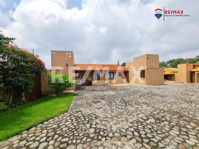 Venta De Casa En Condominio, Lomas De Ahuatlán, Cuernavaca...clave 4084